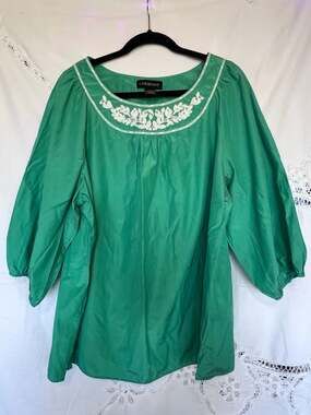 Lane Bryant Green Embroidered Neckline 3/4 Sleeve Blouse Size 22/24